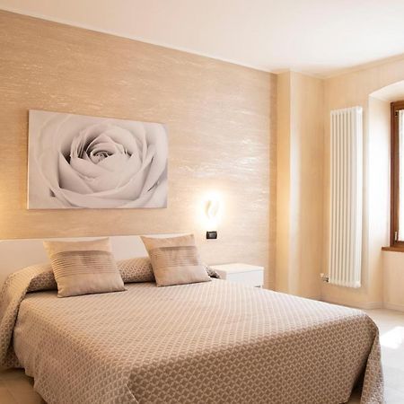 Flower Apartments Bardolino Exterior photo