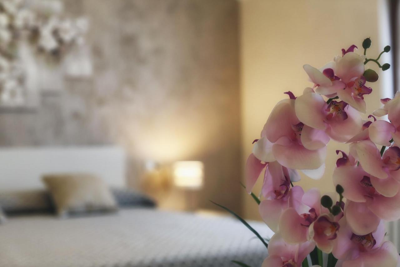 Flower Apartments Bardolino Exterior photo