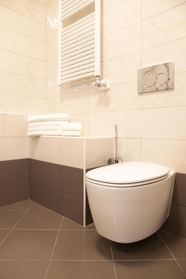 Flower Apartments Bardolino Exterior photo