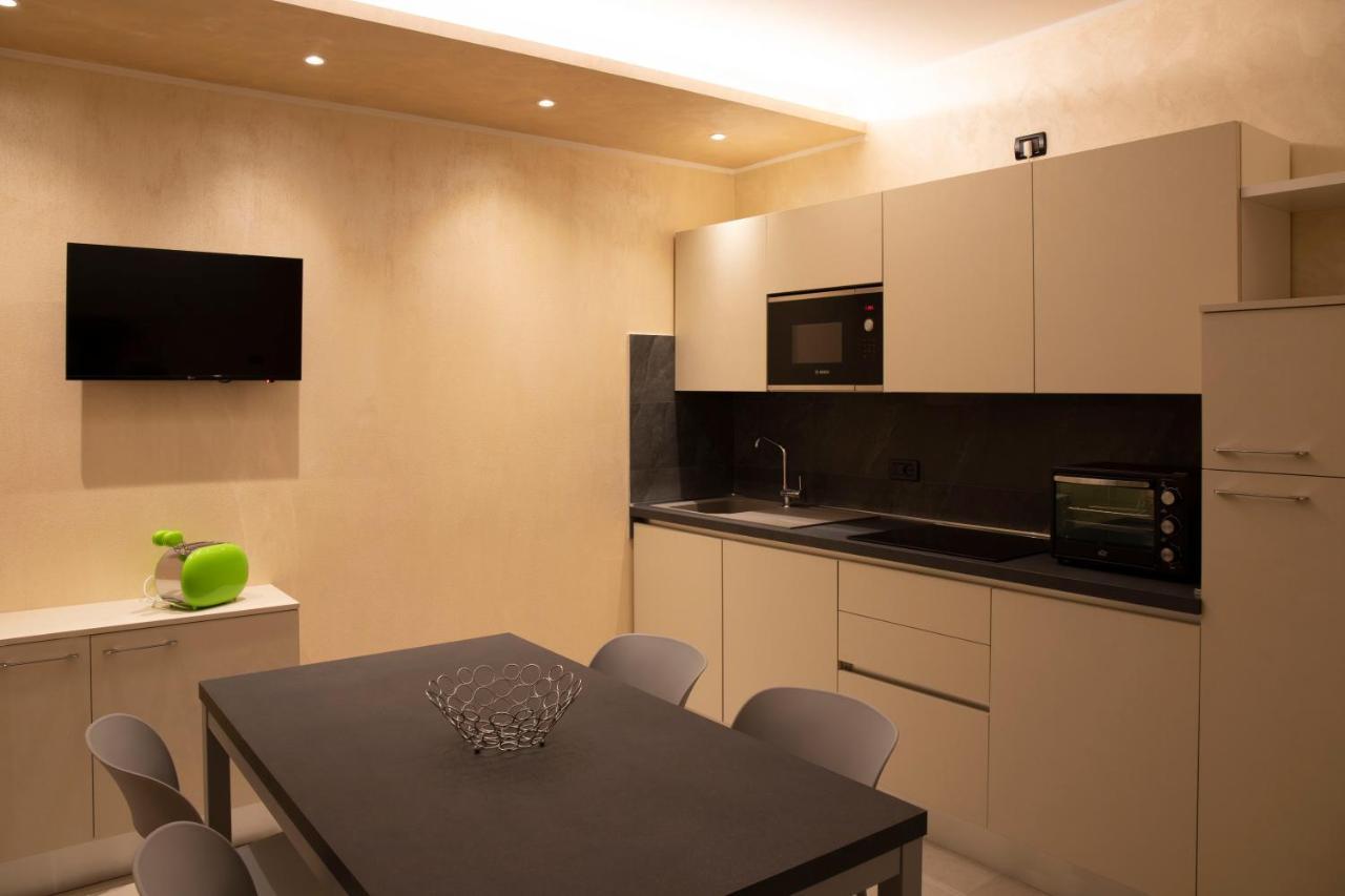 Flower Apartments Bardolino Exterior photo