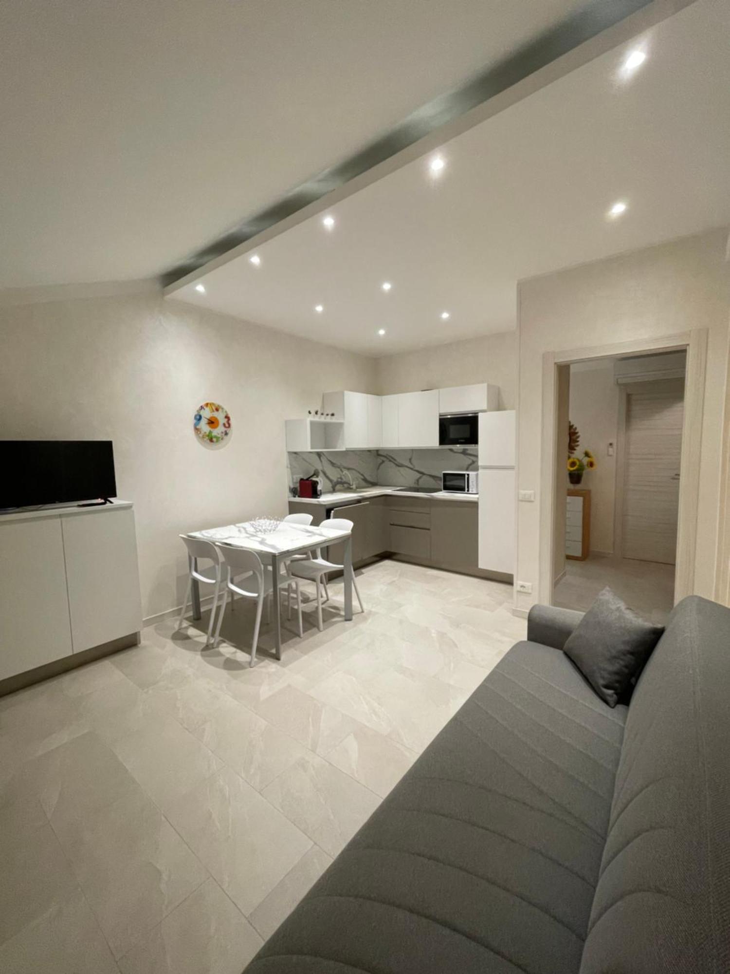 Flower Apartments Bardolino Exterior photo